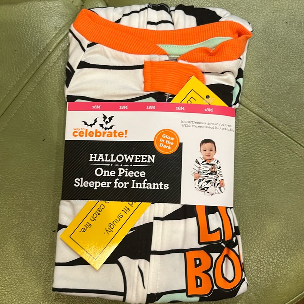 New in original packaging Halloween one piece sleeper for infant size 18 months